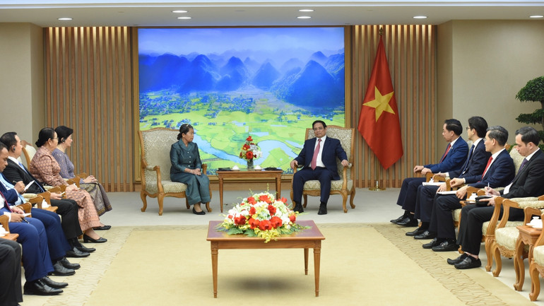 Thủ tướng Phạm Minh Chính tiếp Phó Thủ tướng, Bộ trưởng Quan hệ với Quốc hội-Thượng viện và Thanh tra Campuchia Men Sam An. Thủ tướng Phạm Minh Chính tiếp Phó Thủ tướng, Bộ trưởng Quan hệ với Quốc hội-Thượng viện và Thanh tra Campuchia Men Sam An.
