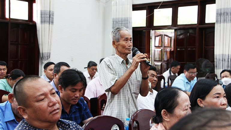 Cử tri Hậu Giang kiến nghị nhiều vấn đề về dân sinh. Cử tri Hậu Giang kiến nghị nhiều vấn đề về dân sinh.