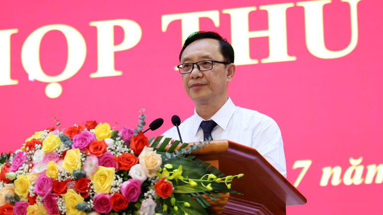 Chủ tịch Hội đồng nhân dân tỉnh Hà Giang Thào Hồng Sơn phát biểu khai mạc kỳ họp.