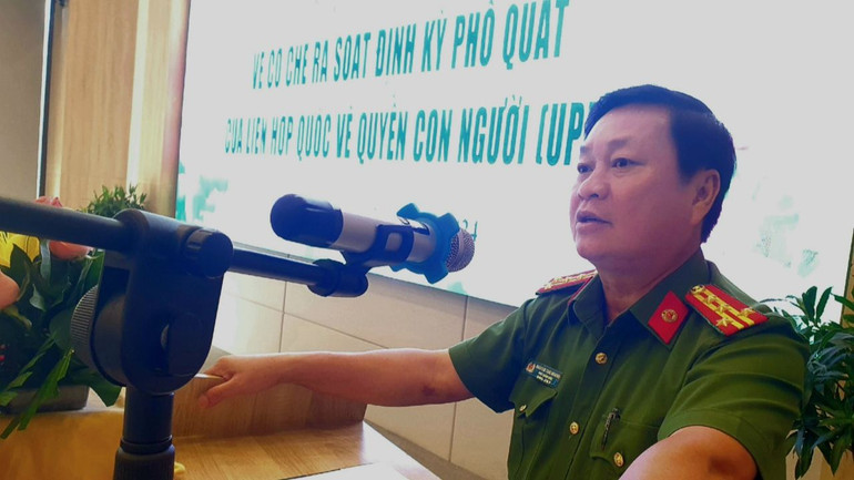 Đại tá Nguyễn Thái Hoàng, Phó Giám đốc Công an tỉnh Phú Yên phát biểu trong khuôn khổ tọa đàm. (Ảnh: Ban tổ chức cung cấp)