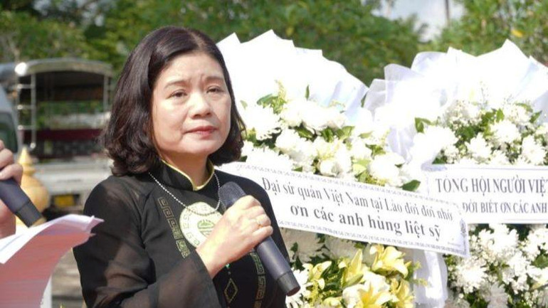 Bà Vũ Tú Oanh ôn lại truyền thống đoàn kết chiến đấu, cùng chung chiến hào chống kẻ thù chung, giành độc lập giữa hai dân tộc Việt Nam và Lào.(Ảnh: Xuân Sơn)