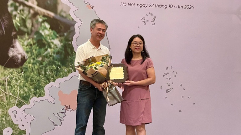 Biểu dương tổ chức, cá nhân có thành tích.