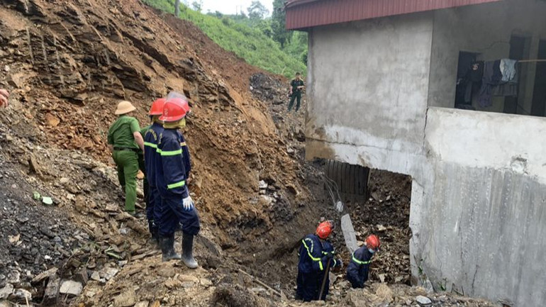 Thiếu kinh phí nên Bắc Kạn chưa thể di dời được hết các hộ dân tới nơi ở an toàn. (Trong ảnh: Hiện trường vụ sạt lở đất làm chết 3 người ở huyện Ngân Sơn xảy ra trong tháng 5/2024). (Ảnh: TUẤN SƠN)