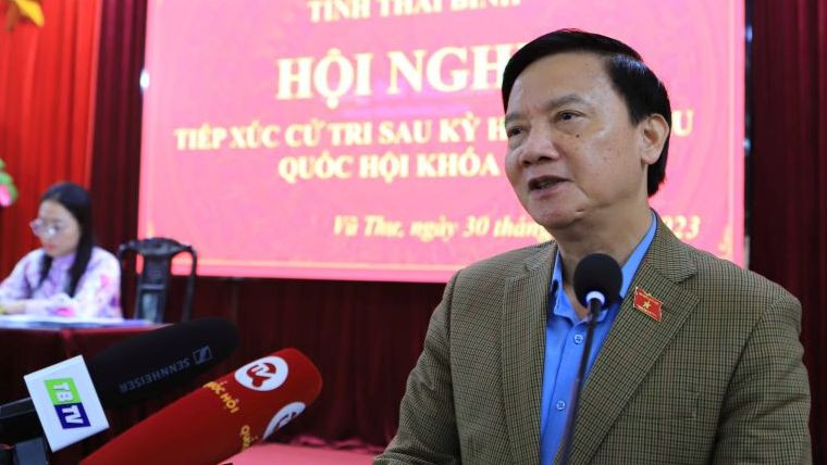 Phó Chủ tịch Quốc hội Nguyễn Khắc Định đánh giá cao các ý kiến tâm huyết của cử tri. (Ảnh Thế Duyệt)