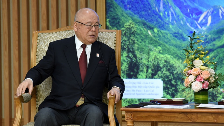 Ông Takebe Tsutomu, Cố vấn Đặc biệt Liên minh Nghị sĩ hữu nghị Nhật-Việt phát biểu tại buổi tiếp.