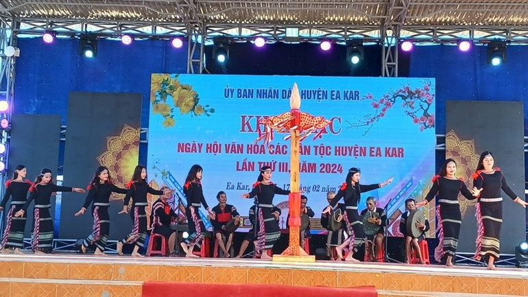 Ngày hội văn hóa các dân tộc huyện Ea Kar lần thứ III năm 2024 thu hút đông đảo nhân dân và du khách đến vui chơi.