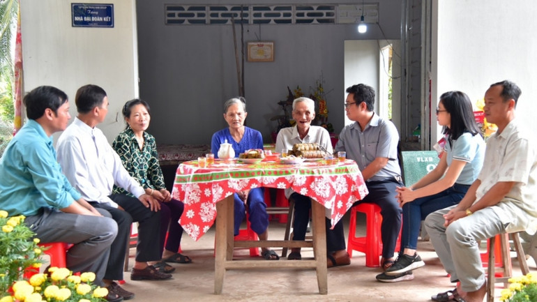 Gia đình ông Phạm Văn Út cuối cùng cũng đã được đón Tết trong ngôi nhà vững chãi, che nắng, che mưa mà bấy lâu gia đình ông chưa có điều kiện xây dựng được.