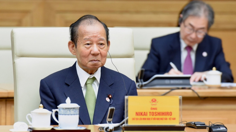 Chủ tịch Liên minh Nghị sĩ hữu nghị Nhật Bản-Việt Nam Nikai Toshihiro phát biểu tại buổi tiếp.