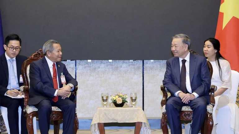 Chủ tịch nước Tô Lâm với Chủ tịch Hội Hữu nghị Lào-Việt Nam Boviengkham Vongdala. (Ảnh: Nhan Sáng/TTXVN)