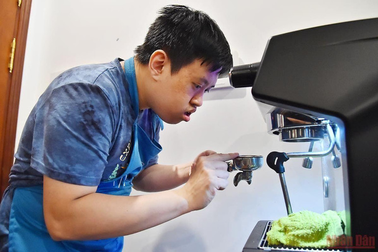 Sau khi kết thúc khóa học, các học viên sẽ được đi thực tập tại các nhà hàng, khách sạn để làm quen và thực hành công việc. Hiện nay, Imago Work đã và đang đồng hành cùng một số đơn vị: Joma Bakery Café, Simple Coffee, NYC Pizza HaNoi, InterContinental Westlake...