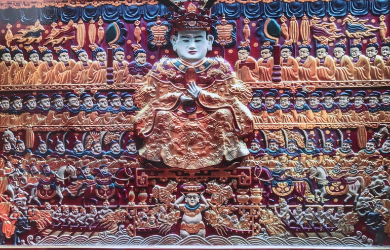 Bức phù điêu tạc hình Đức Quốc Tổ Lạc Long Quân được công nhận Bảo vật quốc gia.