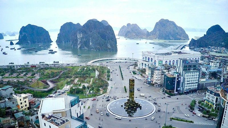 Thành phố Hạ Long sau bão số 3.