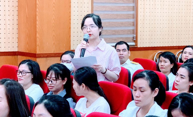 Đại diện các doanh nghiệp Hàn Quốc nêu ý kiến, kiến nghị tại đối thoại. Đại diện các doanh nghiệp Hàn Quốc nêu ý kiến, kiến nghị tại đối thoại.