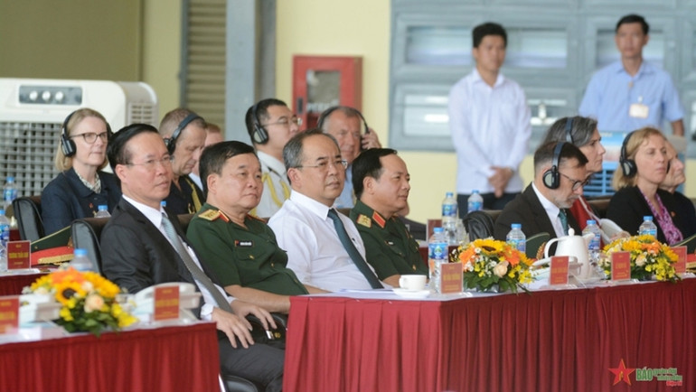 Chủ tịch nước Võ Văn Thưởng và các đại biểu tại buổi lễ. (Ảnh: QĐND)