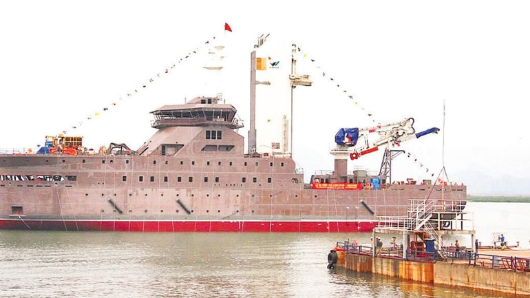 Hạ thủy tàu dịch vụ điện gió hiện đại do doanh nghiệp Việt Nam sản xuất. (Ảnh: TẠ HẢI)