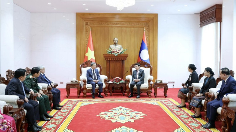 Chủ tịch nước Tô Lâm và Chủ tịch Quốc hội Lào Saysomphone Phomvihane. (Ảnh: Nhan Sáng/TTXVN)