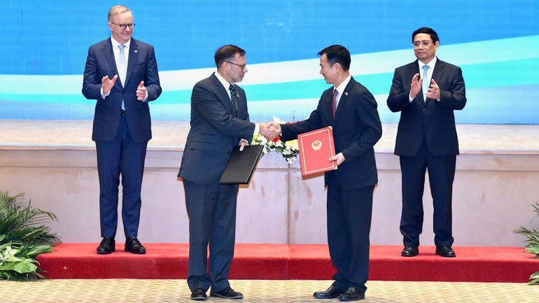 Lễ trao Bản ghi nhớ giữa Bộ Ngoại giao và Thương mại Australia được đại diện bởi Đại sứ quán Australia tại Hà Nội và Bộ Khoa học và Công nghệ Việt Nam về hợp tác khoa học, công nghệ và đổi mới sáng tạo. Lễ trao Bản ghi nhớ giữa Bộ Ngoại giao và Thương mại Australia được đại diện bởi Đại sứ quán Australia tại Hà Nội và Bộ Khoa học và Công nghệ Việt Nam về hợp tác khoa học, công nghệ và đổi mới sáng tạo.