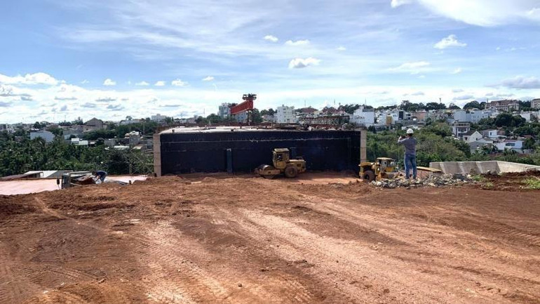 Tình trạng thiếu đất đắp cho công trình do chưa quy hoạch mỏ đất khai thác thực hiện công trình cũng là nguyên nhân khiến việc giải ngân vốn đầu tư công nhiều công trình trên địa bàn tỉnh đạt thấp.