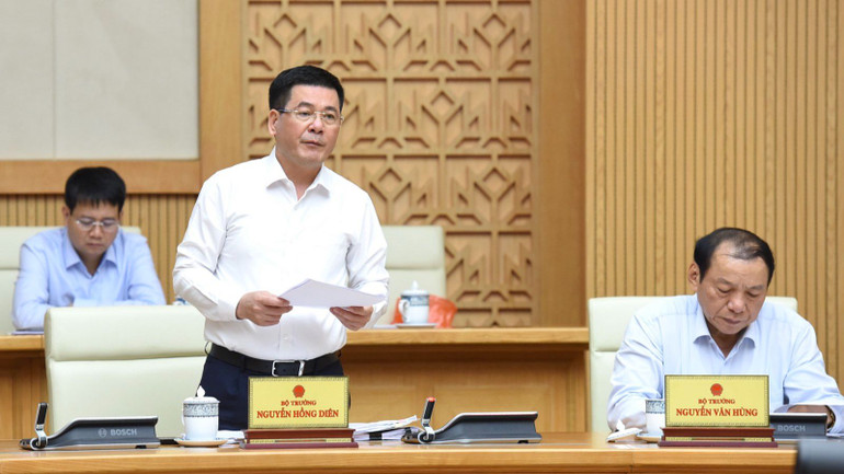 Bộ trưởng Công thương Nguyễn Hồng Diên phát biểu tại phiên họp.