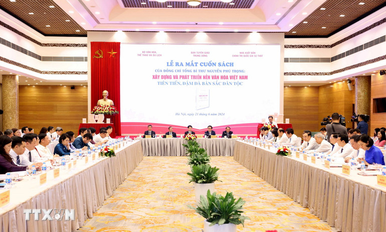 Lễ ra mắt cuốn sách của Tổng Bí thư Nguyễn Phú Trọng “Xây dựng và phát triển nền văn hoá Việt Nam tiên tiến, đậm đà bản sắc dân tộc”. (Ảnh: Phương Hoa/TTXVN)