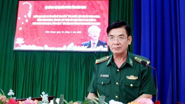 Đại tá Huỳnh Văn Đông, Chính ủy Bộ chỉ huy Bộ đội biên phòng tỉnh Kiên Giang, phát động cuộc thi.