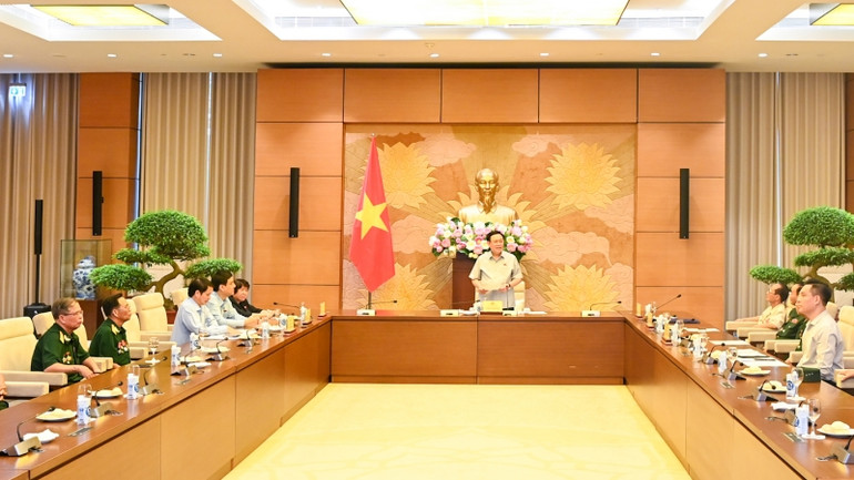 Quang cảnh buổi gặp mặt tại Nhà Quốc hội.