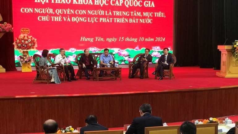 Phiên thảo luận bàn tròn "Con người, quyền con người là trung tâm, mục tiêu, chủ thể và động lực phát triển đất nước".