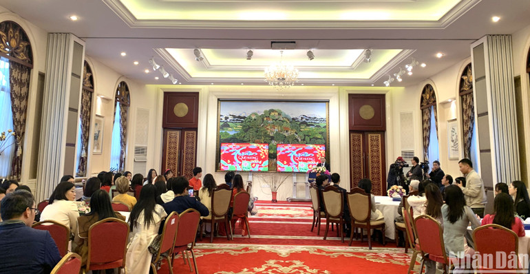 Ấm áp "Xuân quê hương" của người Việt Nam tại Trung Quốc ảnh 2