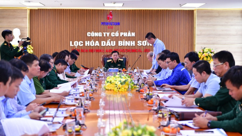 Phó Tổng Giám đốc BSR Mai Tuấn Đạt báo cáo tại buổi làm việc.