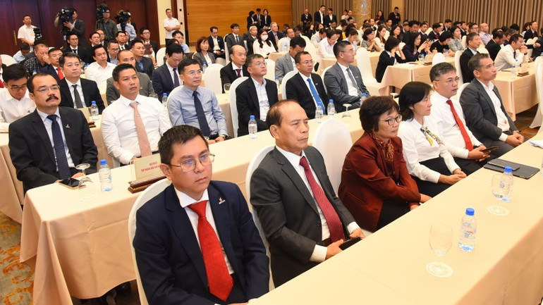 Các đại biểu tham dự buổi lễ. Các đại biểu tham dự buổi lễ.