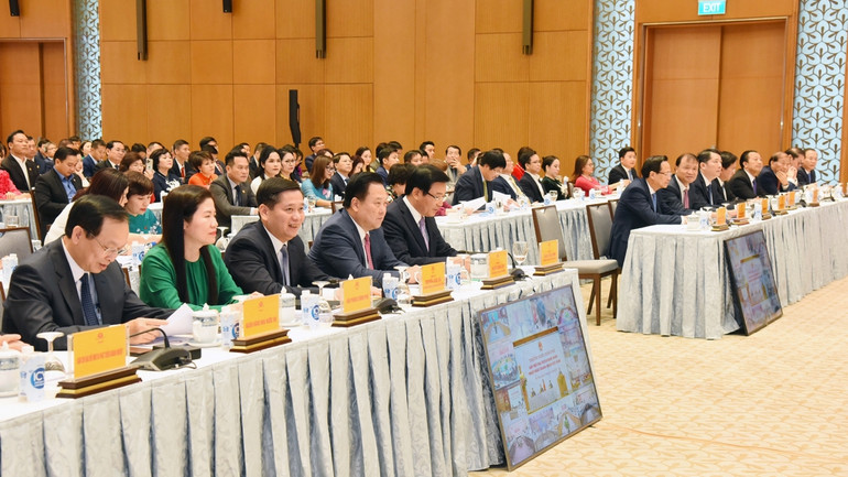 Lãnh đạo các bộ, ngành, cơ quan liên quan tham dự buổi gặp mặt.