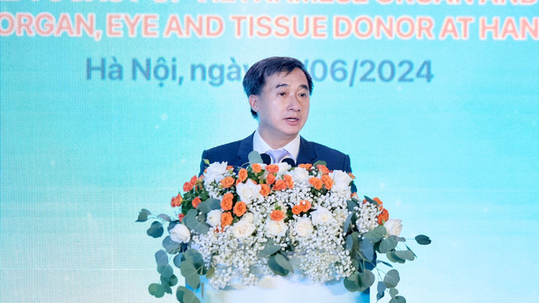 Thứ trưởng Y tế Trần Văn Thuấn phát biểu ý kiến tại buổi lễ.