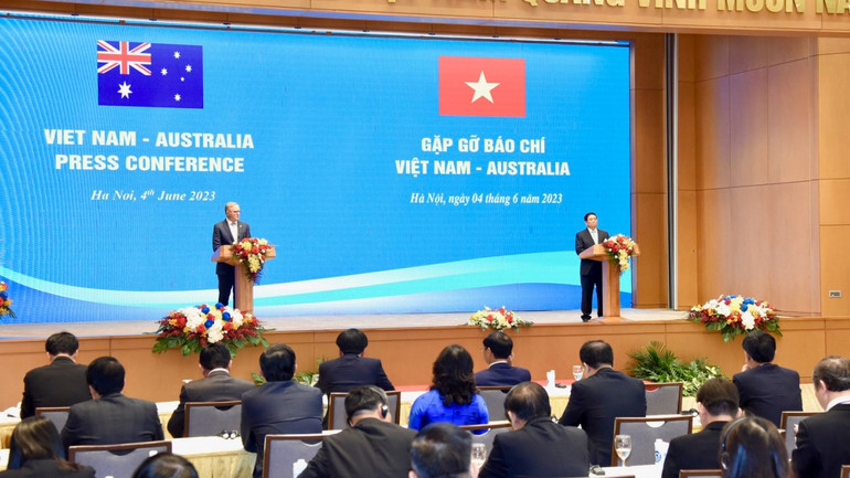 Thủ tướng Phạm Minh Chính và Thủ tướng Australia Anthony Albanese chủ trì buổi gặp gỡ báo chí trong nước và quốc tế. Thủ tướng Phạm Minh Chính và Thủ tướng Australia Anthony Albanese chủ trì buổi gặp gỡ báo chí trong nước và quốc tế.