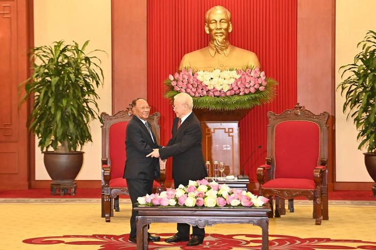 Chủ tịch Danh dự Đảng Nhân dân Campuchia, Chủ tịch Quốc hội Samdech Heng Samrin bắt đầu thăm chính thức Việt Nam từ ngày 12 đến 14/9.