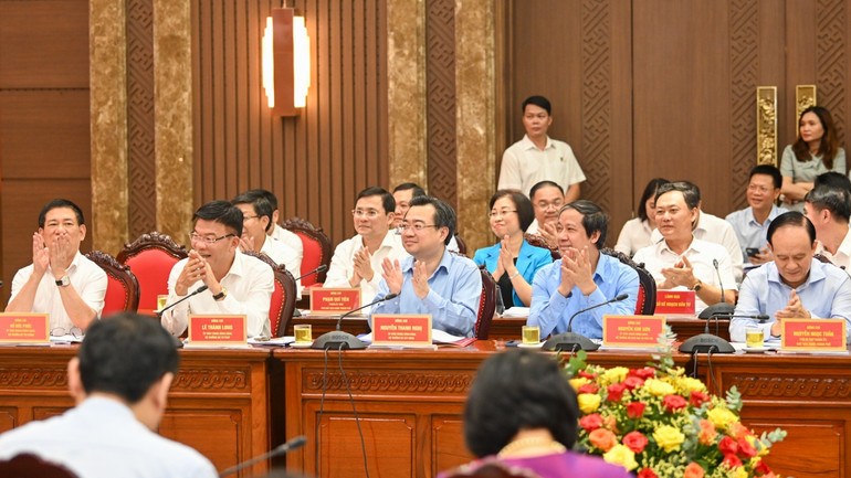 Lãnh đạo các bộ, ngành và các đại biểu dự buổi làm việc.