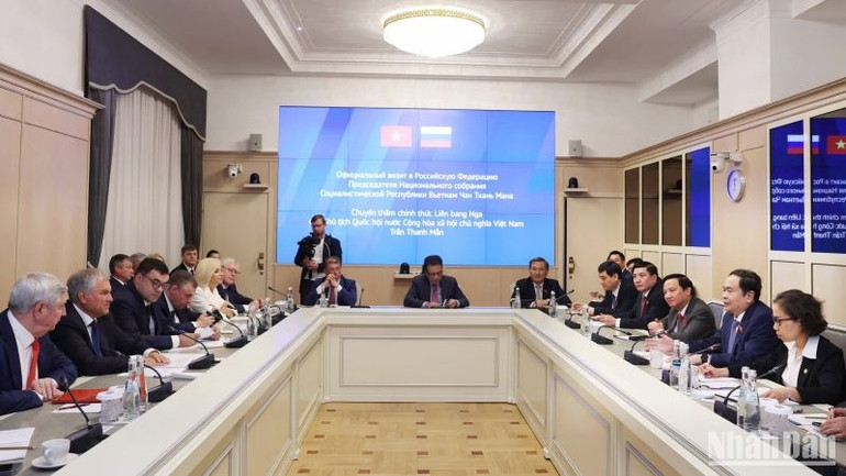 Chủ tịch Quốc hội Trần Thanh Mẫn hội đàm với Chủ tịch Duma Quốc gia Quốc hội LB Nga Vyacheslav Victorovich Volodin. (Ảnh: Thống Nhất/TTXVN) Chủ tịch Quốc hội Trần Thanh Mẫn hội đàm với Chủ tịch Duma Quốc gia Quốc hội LB Nga Vyacheslav Victorovich Volodin. (Ảnh: Thống Nhất/TTXVN)