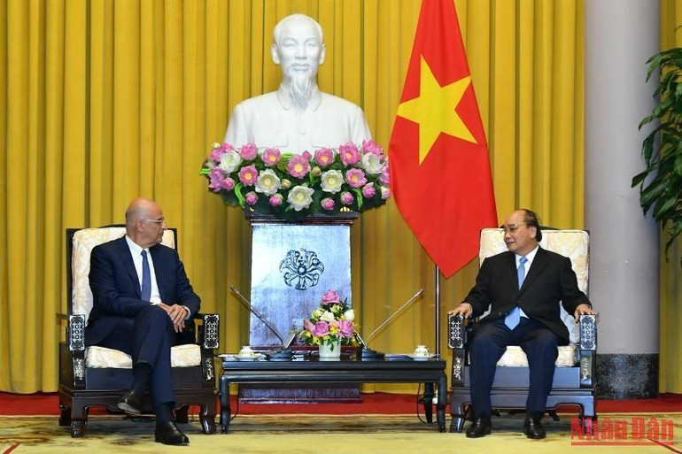 Chủ tịch nước Nguyễn Xuân Phúc tiếp Bộ trưởng Ngoại giao Cộng hòa Hy Lạp Nikolaos Dendias. (Ảnh: ĐĂNG KHOA) Chủ tịch nước Nguyễn Xuân Phúc tiếp Bộ trưởng Ngoại giao Cộng hòa Hy Lạp Nikolaos Dendias. (Ảnh: ĐĂNG KHOA)