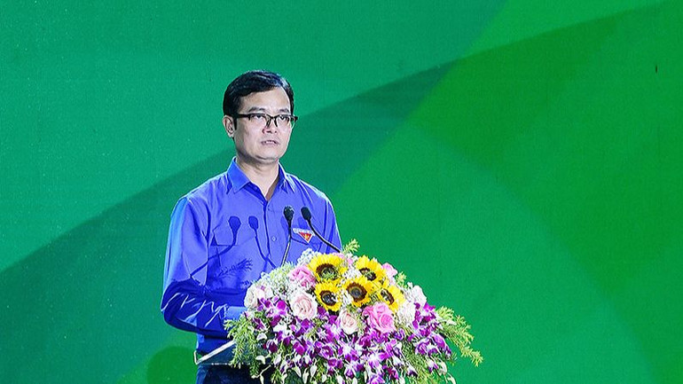 Đồng chí Bùi Quang Huy phát biểu ý kiến tại chương trình.