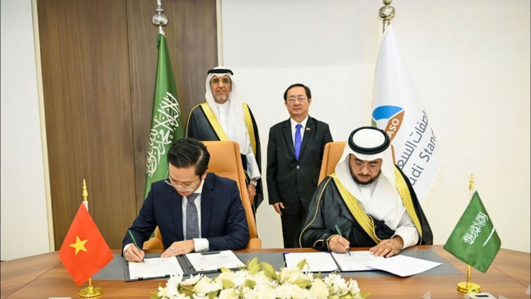 Bộ trưởng Huỳnh Thành Đạt chứng kiến lễ ký thoả thuận giữa STAMEQ với SASO.