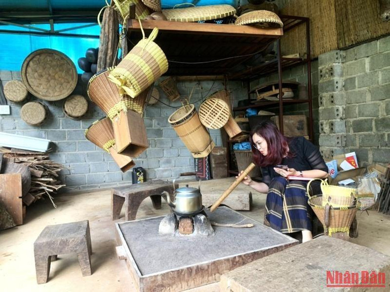 Tại Bảo tàng Ama H’mai, ông Mẫn Phong Sơn còn tái dựng lại một bếp truyền thống của đồng bào các dân tộc Tây Nguyên.