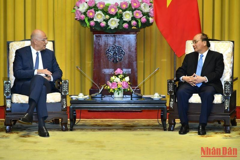 Chủ tịch nước Nguyễn Xuân Phúc tiếp Bộ trưởng Ngoại giao Cộng hòa Hy Lạp Nikolaos Dendias. (Ảnh: ĐĂNG KHOA) Chủ tịch nước Nguyễn Xuân Phúc tiếp Bộ trưởng Ngoại giao Cộng hòa Hy Lạp Nikolaos Dendias. (Ảnh: ĐĂNG KHOA)