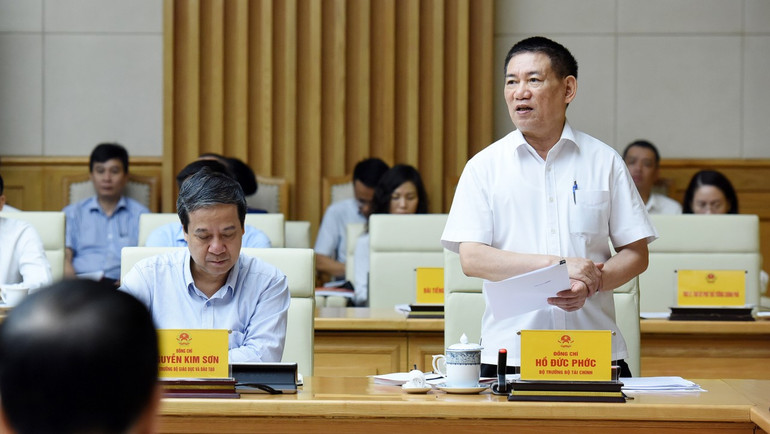 Bộ trưởng Tài chính Hồ Đức Phớc báo cáo kết quả 1 năm triển khai Chỉ thị 18/CT-TTg của Thủ tướng Chính phủ và công tác quản lý thuế đối với hoạt động thương mại điện tử tại Việt Nam.