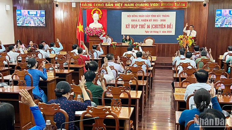 100% đại biểu biểu quyết thông qua Nghị quyết.