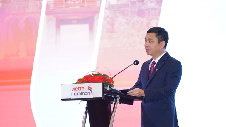 Ông Bạch Tiến Tuân phát biểu tại buổi họp báo. Ông Bạch Tiến Tuân phát biểu tại buổi họp báo.