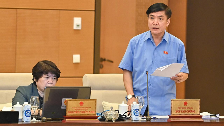 Tổng Thư ký, Chủ nhiệm Văn phòng Quốc hội Bùi Văn Cường phát biểu mở đầu phiên họp.