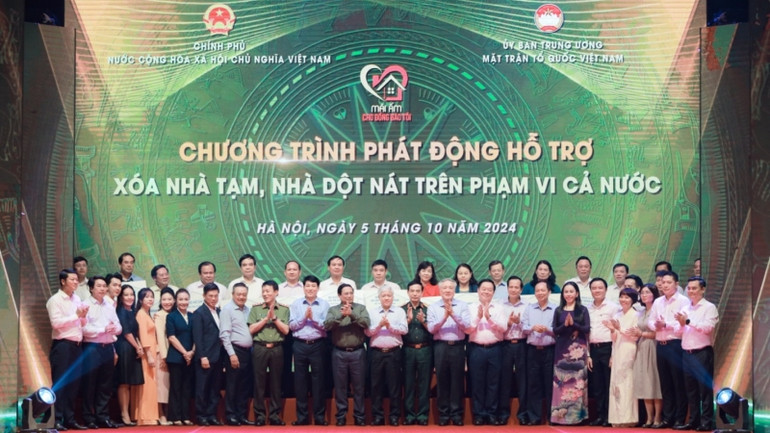 Đại diện LPBank tham gia chương trình phát động hỗ trợ xóa nhà tạm, nhà dột nát trên phạm vi cả nước do Chính phủ và Ủy ban Trung ương Mặt trận Tổ quốc Việt Nam phát động.