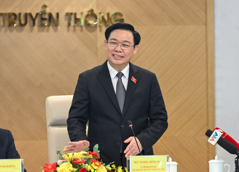 Chủ tịch Quốc hội Vương Đình Huệ phát biểu ý kiến tại buổi làm việc với Bộ Thông tin và Truyền thông. (Ảnh: Duy Linh)