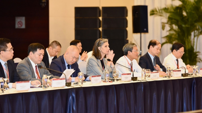 Các đại biểu tham dự diễn đàn. Các đại biểu tham dự diễn đàn.