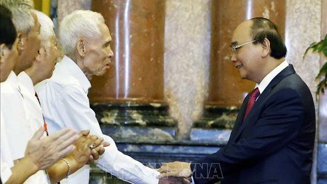 Các cán bộ phục vụ, bảo vệ Bác Hồ là những tấm gương về sự cống hiến và trung thành ảnh 1