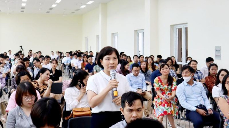 Các nhà khoa học nêu ý kiến tại buổi đối thoại. Các nhà khoa học nêu ý kiến tại buổi đối thoại.